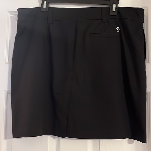 Izod Golf skirt - Picture 3 of 5